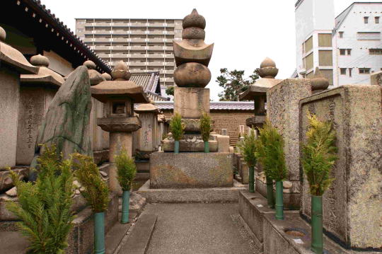 住友友以夫妻五輪塔 ３・４・５代の墓 